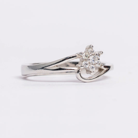 Elegant Floral Cluster Silver Ring for Women