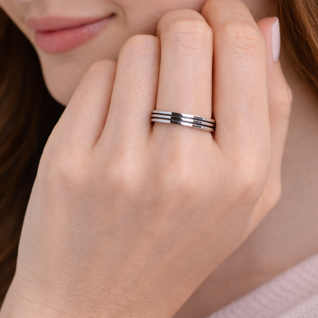 Elegant Silver Groove Band Ring for Women