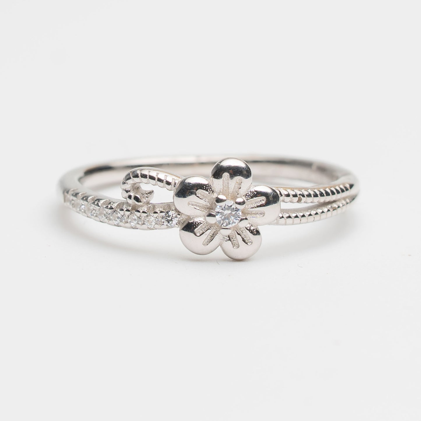 Silver Floral Sparkle Ring for Women | Elegant 925 Silver Flower Ring with Zircon