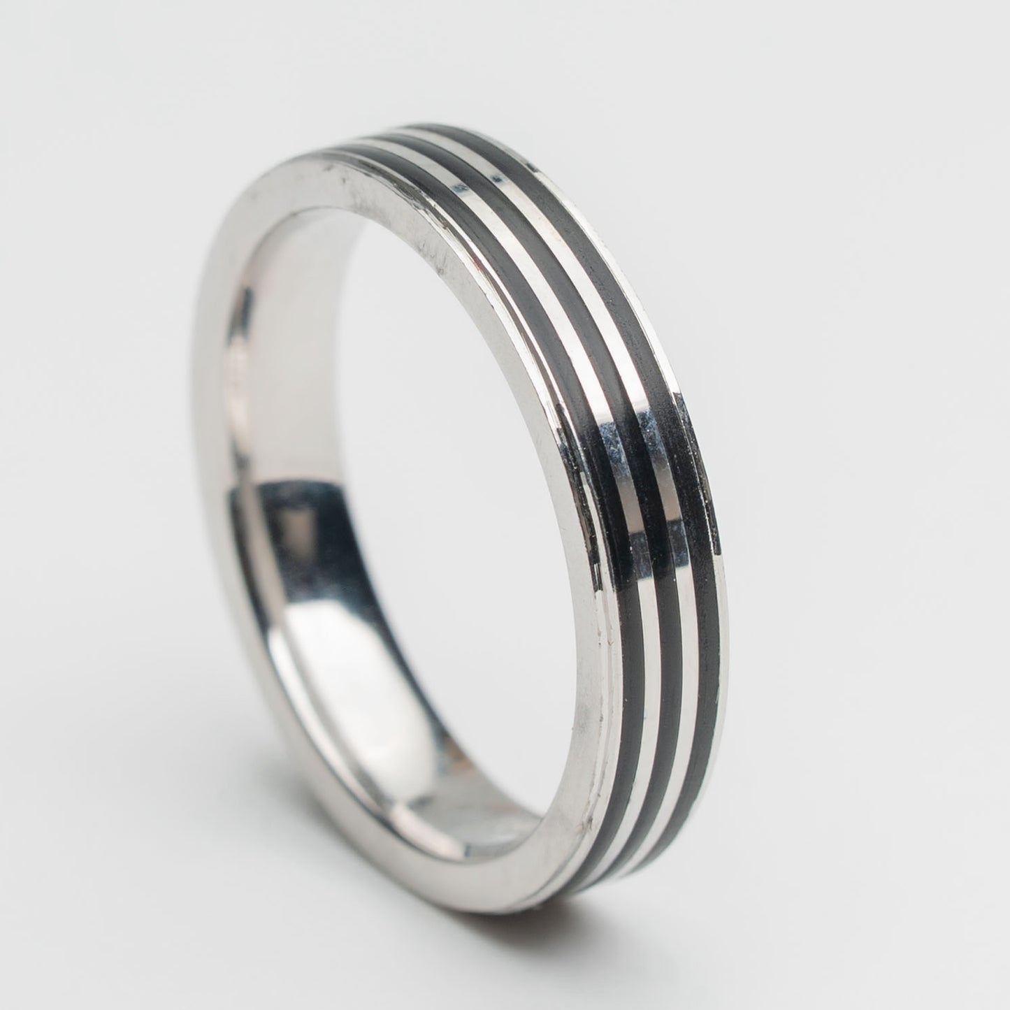 Elegant Silver Groove Band Ring for Women