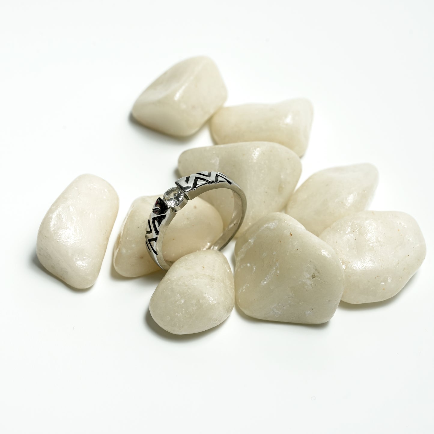 The Zigzag Solitaire Ring