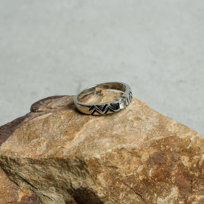 The Zigzag Solitaire Ring