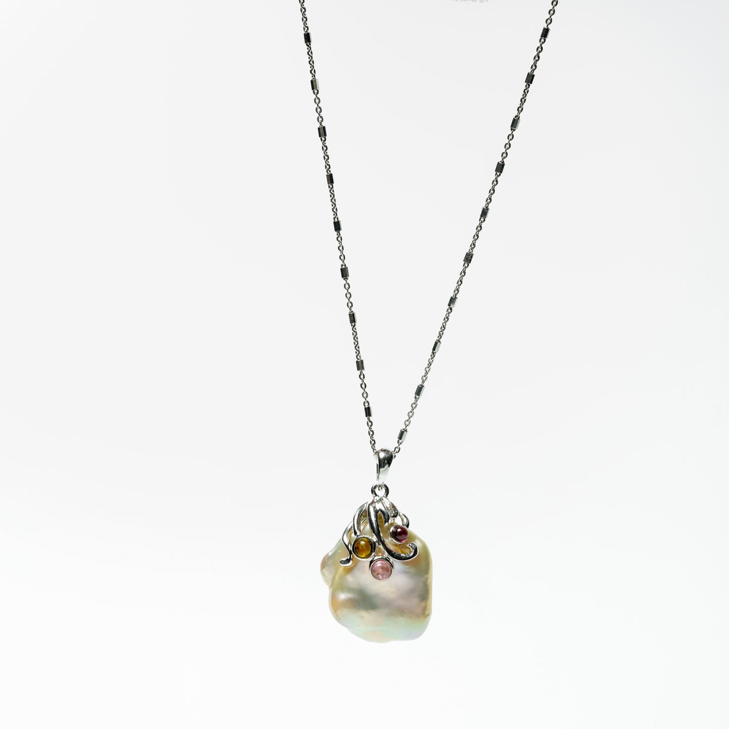 Aurora Pearl Pendant Necklace