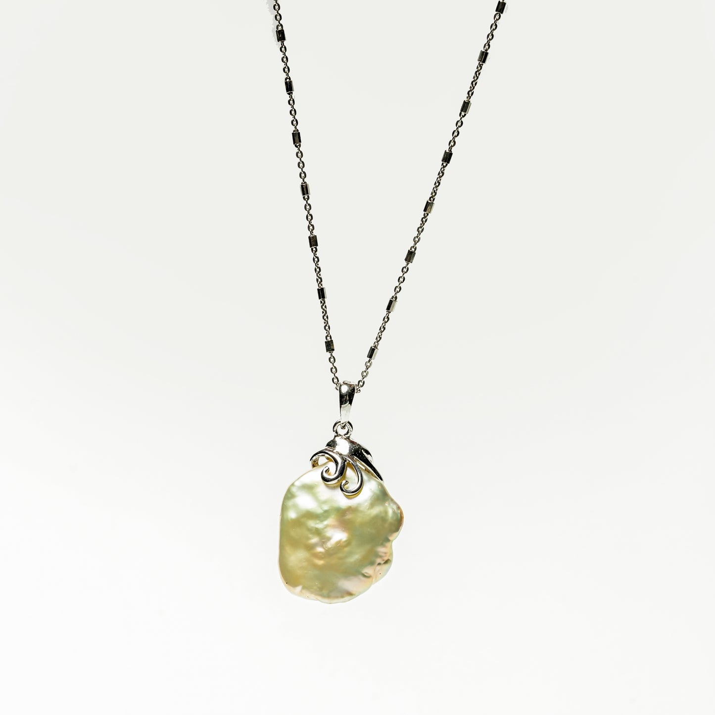 Aurora Pearl Pendant Necklace