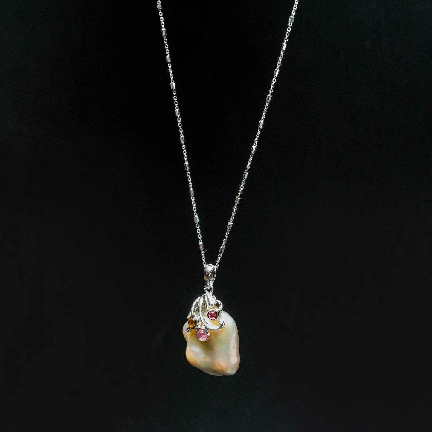 Aurora Pearl Pendant Necklace