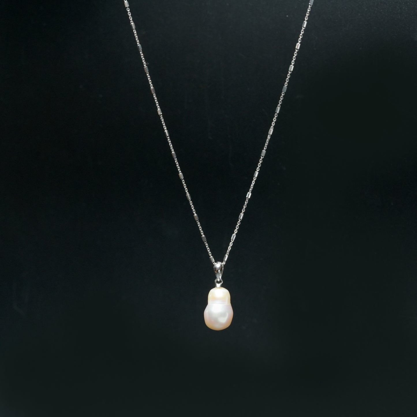 Golden Dew Pearl Pendant Necklace