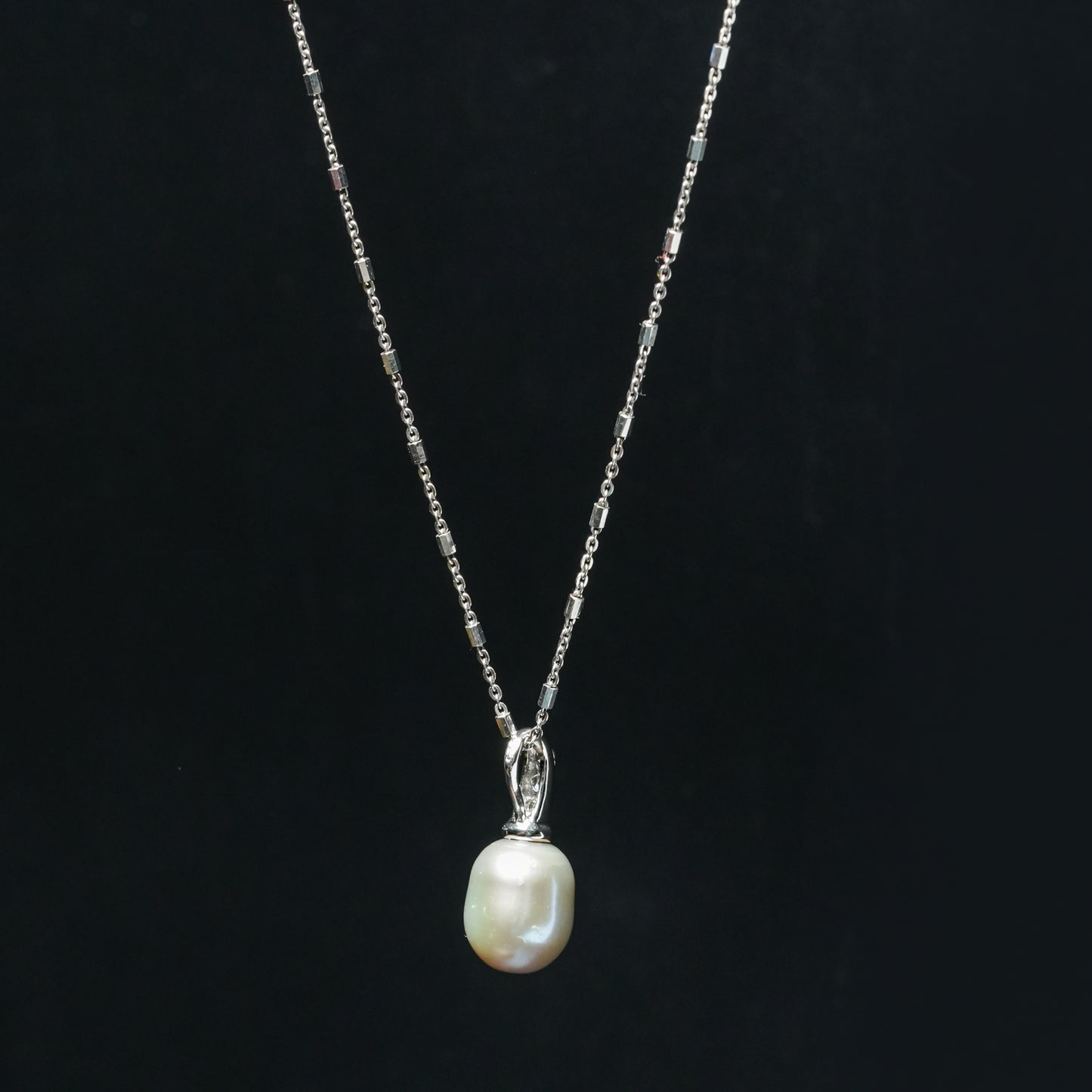 Elegant Freshwater Pearl Drop Pendant Necklace