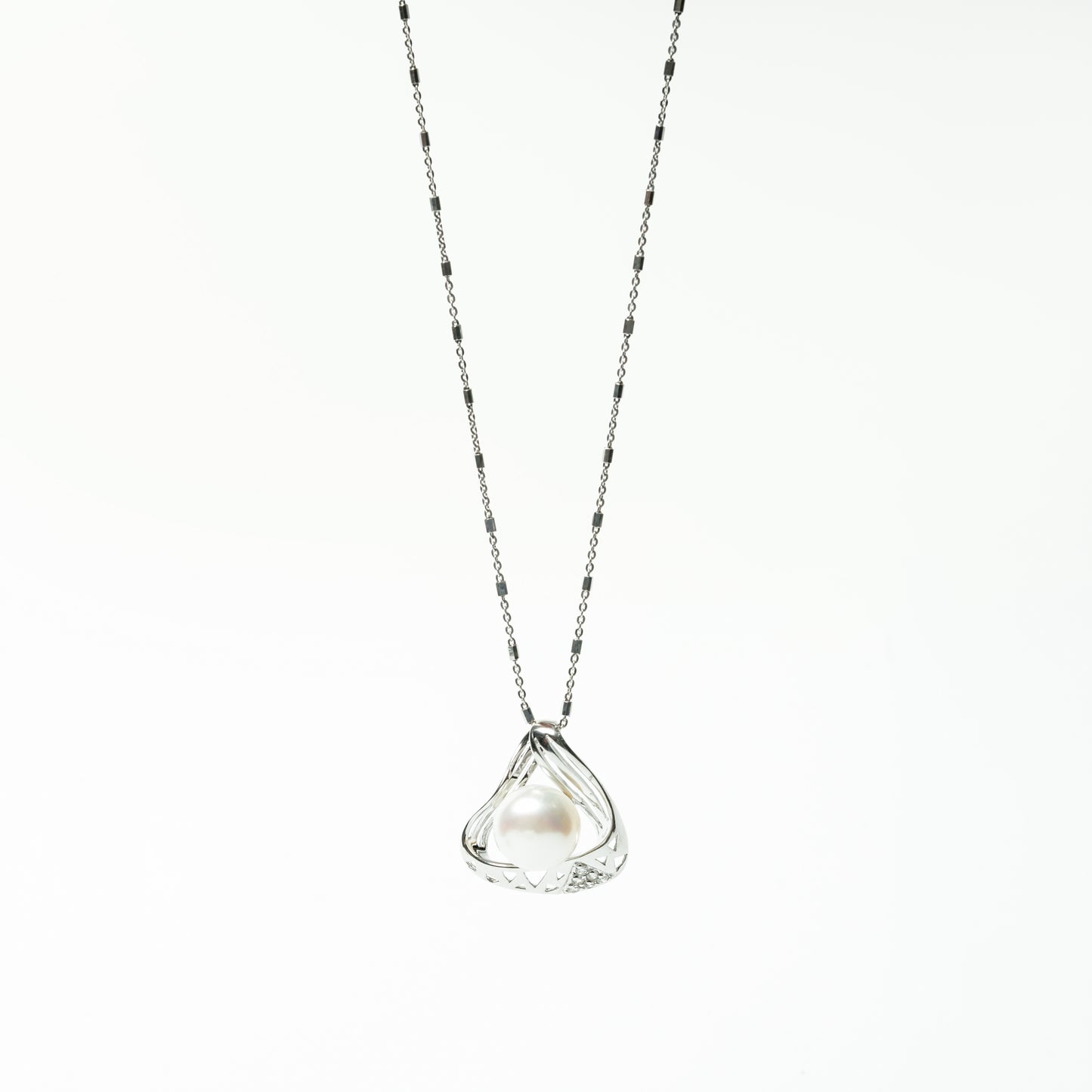 Luna Pearl Embrace – 925 Sterling Silver Pearl Pendant Necklace