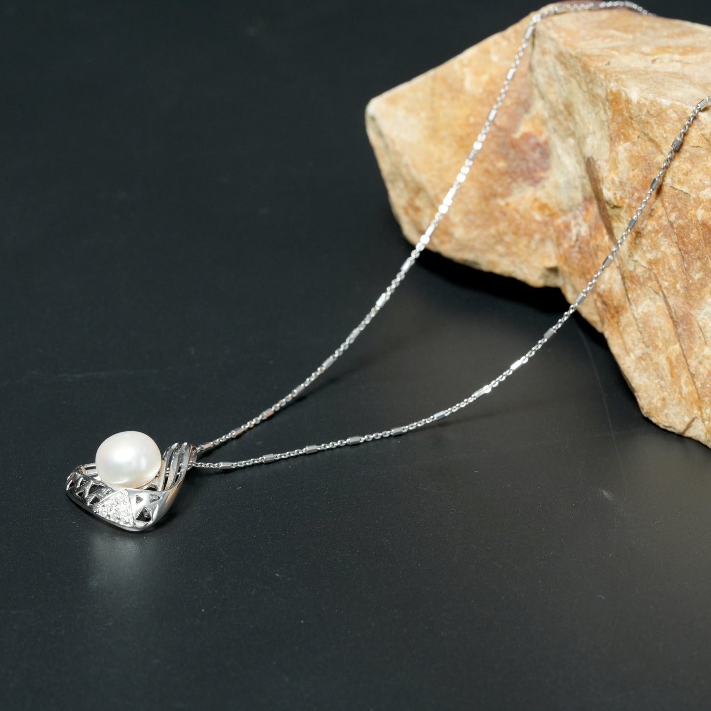 Luna Pearl Embrace – 925 Sterling Silver Pearl Pendant Necklace