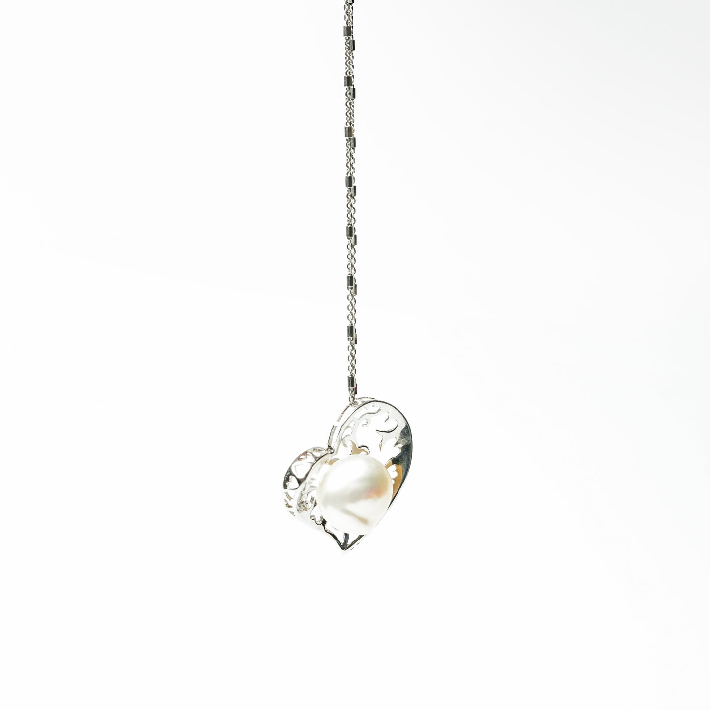 Elegant Silver Heart Pearl Pendant Necklace for Women | Classic Heart Design with Pearl Charm