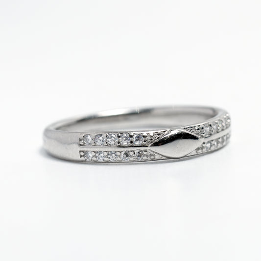Elegant Criss-Cross Silver Band Ring