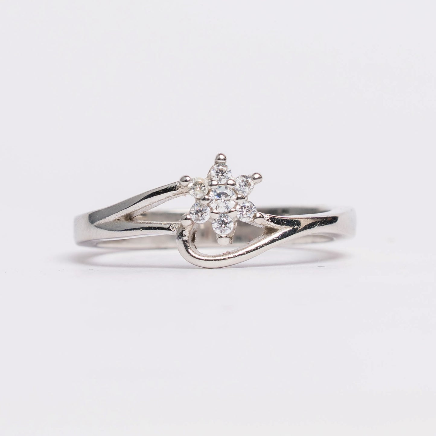 Elegant Floral Cluster Silver Ring for Women